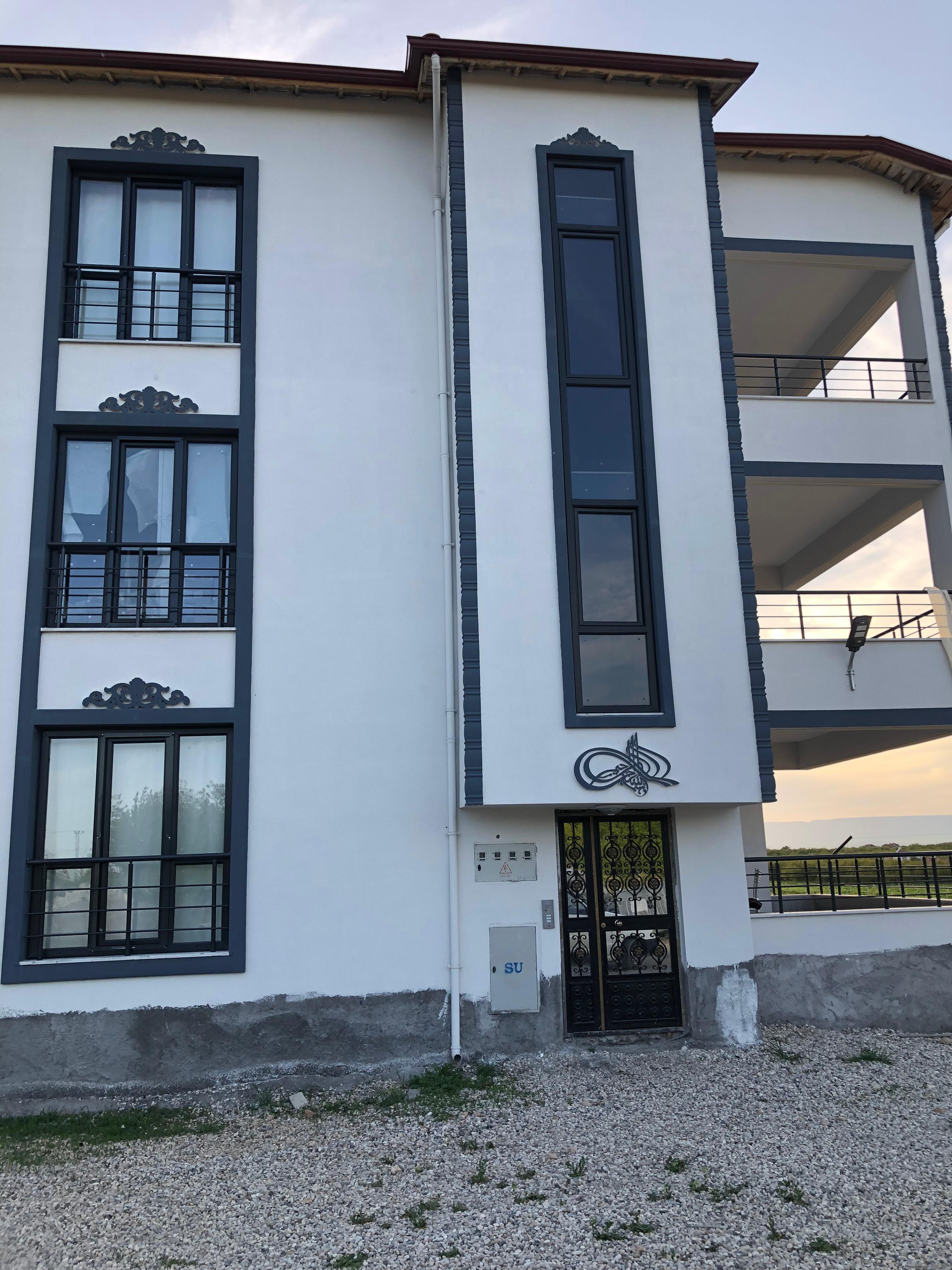 EYFEL Cam Balkon – Malatya’da cam balkon, katlanır cam sistemleri, sürgülü cam balkon, duşakabin, küpeşte, sineklik, giyotin cam, cam tavan ve kış bahçesi çözümleri sunan profesyonel cam uygulama firması.